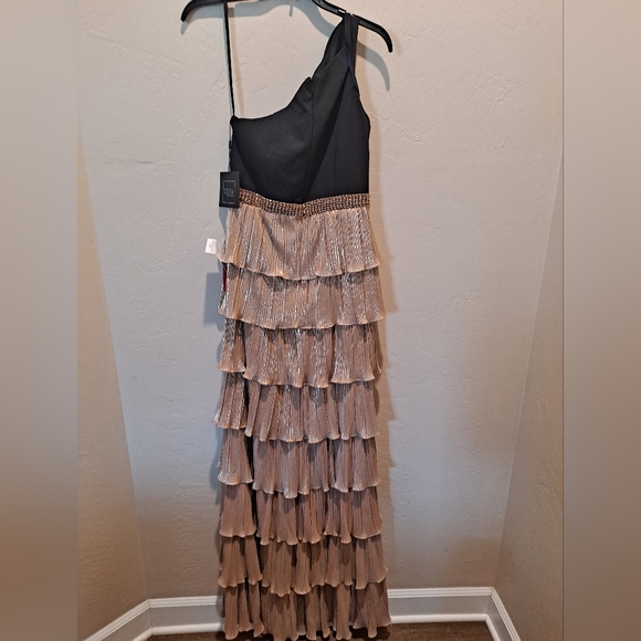 IEENA for MAC DUGGAL 26541 ONE SHOULDER LAYERED RUFFLE GOWN Size 2 - Picture 7 of 11